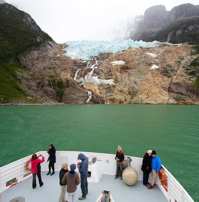 Boat passengers approaching the Serrano Glacier