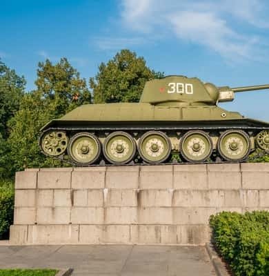 Soviet tank at the war memorial in Berlin