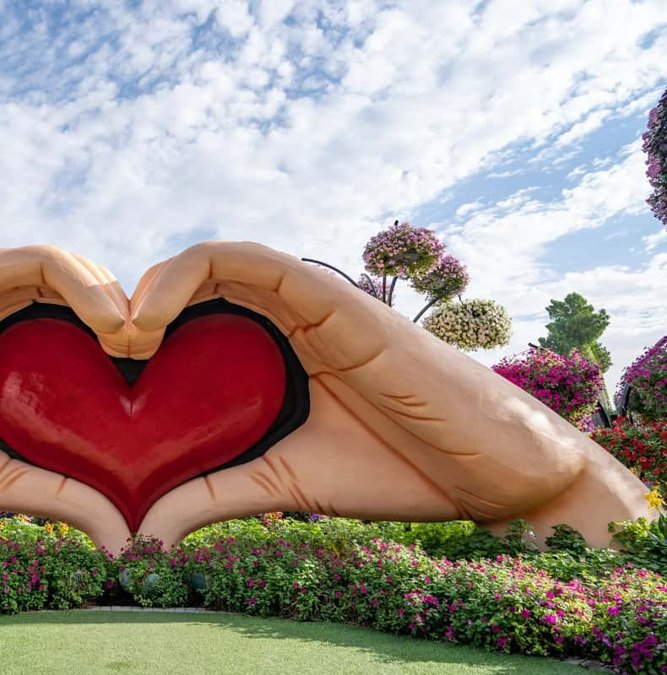 Flower-covered Emirates A380 at Dubai Miracle Garden