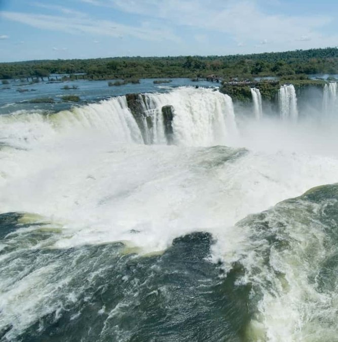 Devil's Throat cascade seen from the Argentine platform