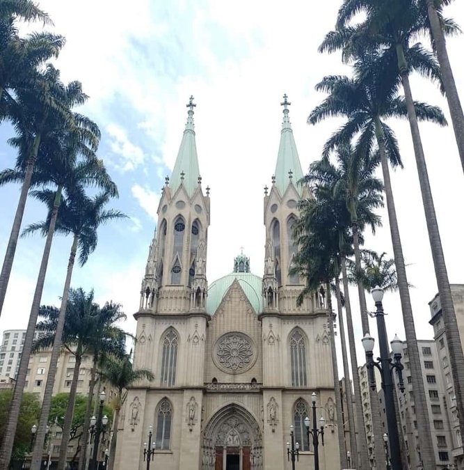 Sé Cathedral spires behind palm trees in São Paulo