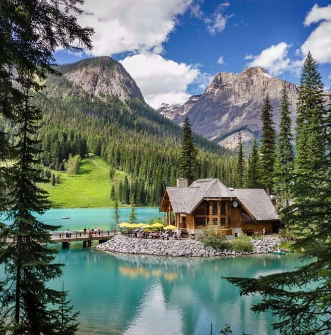 Emerald Lake lodge on turquoise water surrounded by mountains