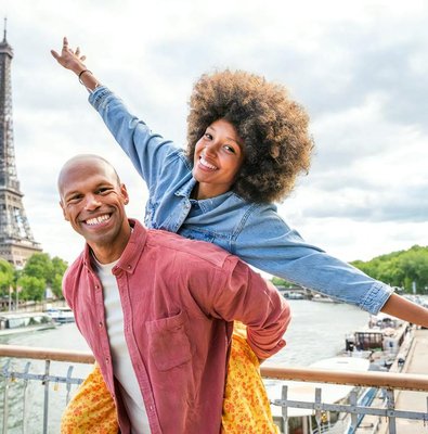 Couple enjoying a private photoshoot with the Eiffel Tower in the background, Paris.