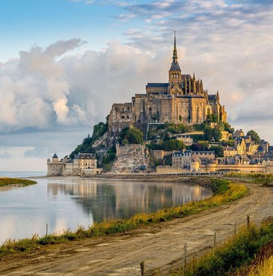 Mont Saint Michel Guided Day Trip with Abbey Entry from Paris