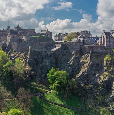 Edinburgh Castle: Guided Walking Tour with Entry Ticket